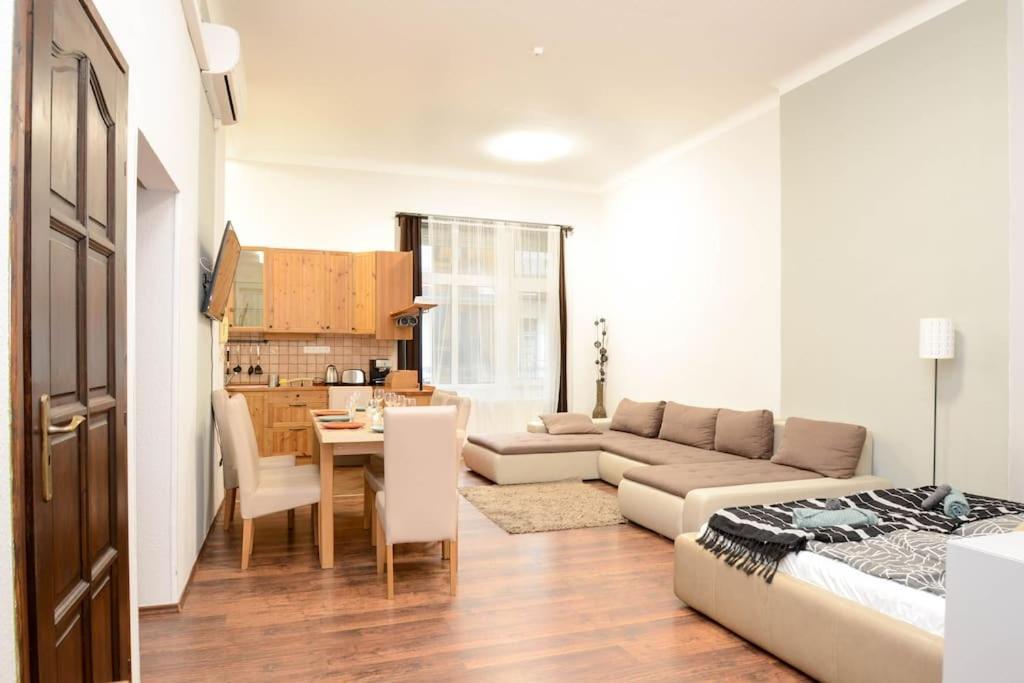 Famous Kiraly Street At Large 3Br 10Ppl @ Central Budapesta Exterior foto