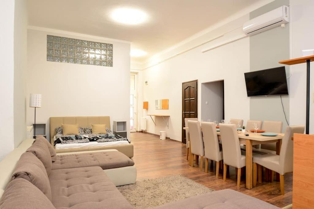 Famous Kiraly Street At Large 3Br 10Ppl @ Central Budapesta Exterior foto
